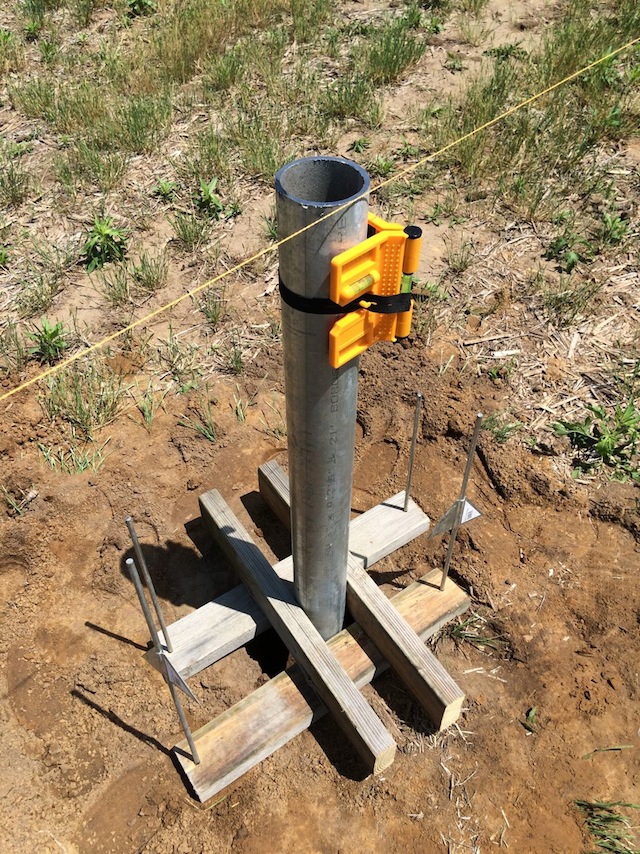 Setting a pipe prior to cement